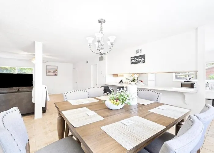 Perfect Getaway Near Beaches & Downtown! *