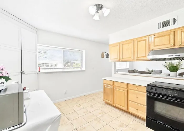 Perfect Getaway Near Beaches & Downtown!
