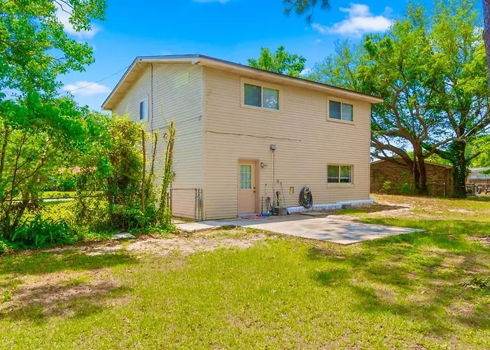 Perfect Getaway Near Beaches & Downtown!